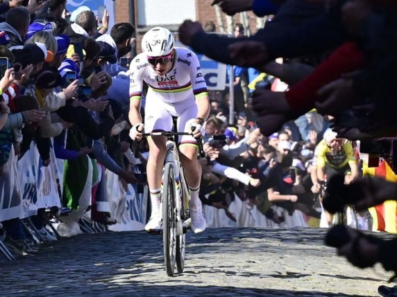 Tadej Pogačar ha vinto il Giro delle Fiandre 2025 staccando tutti sull'Oude Kwaremont a 19 chilometri dal traguardo.